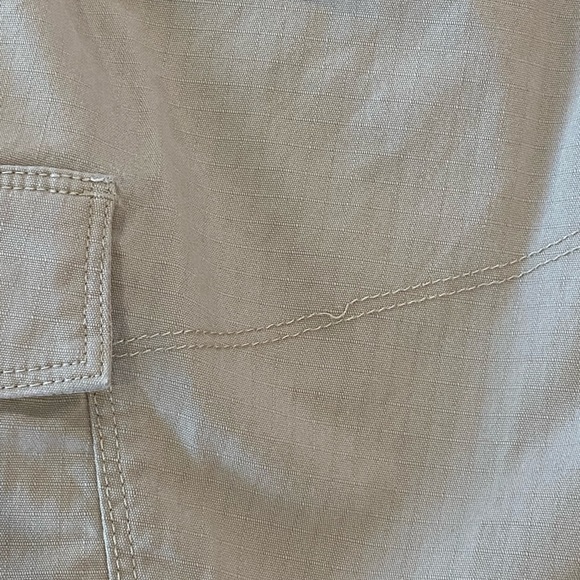 5.11 Stryke women's pants size 4.

Total of 4 pants. 3 khaki and 1 navy blue. - Picture 2 of 13